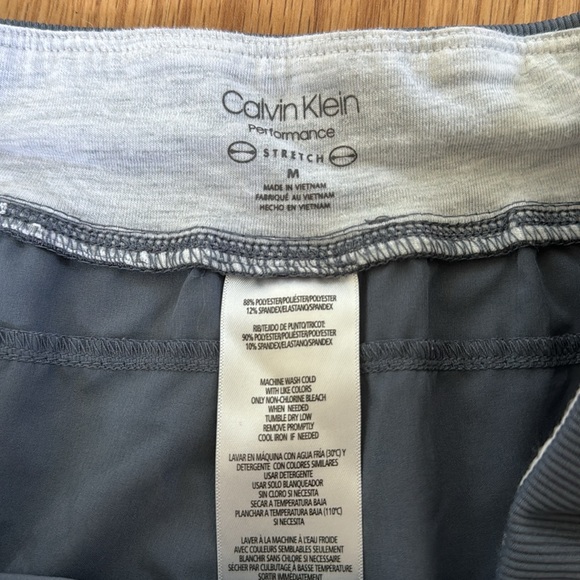 Calvin Klein Shorts ✨4/30$✨ - Picture 2 of 2